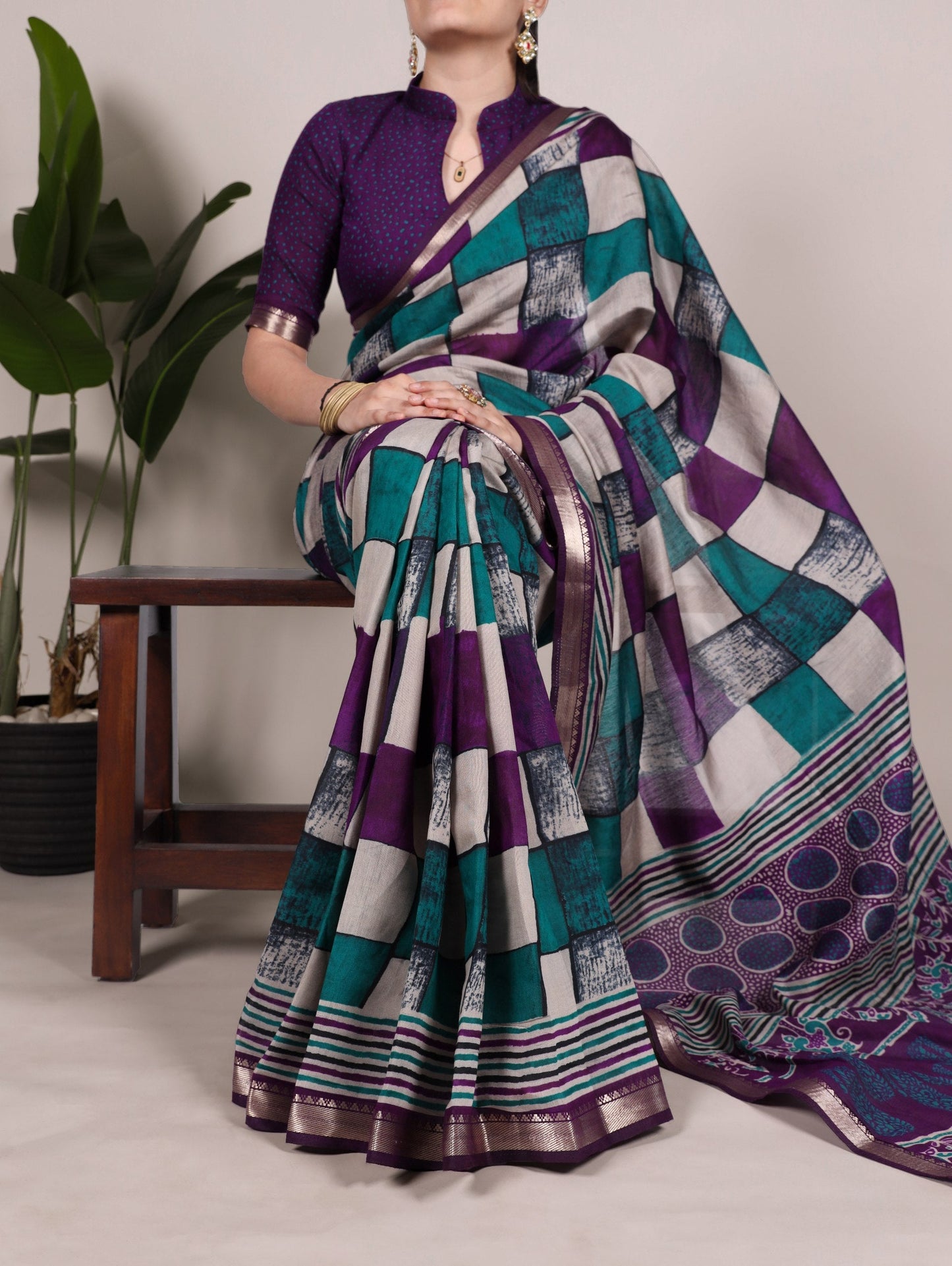 Digtial Printed Maroon Box Pattern With Temple Border Saree