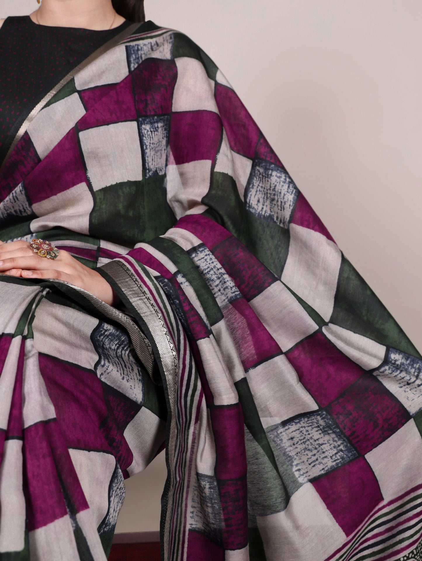 Digtial Printed Maroon Box Pattern With Temple Border Saree